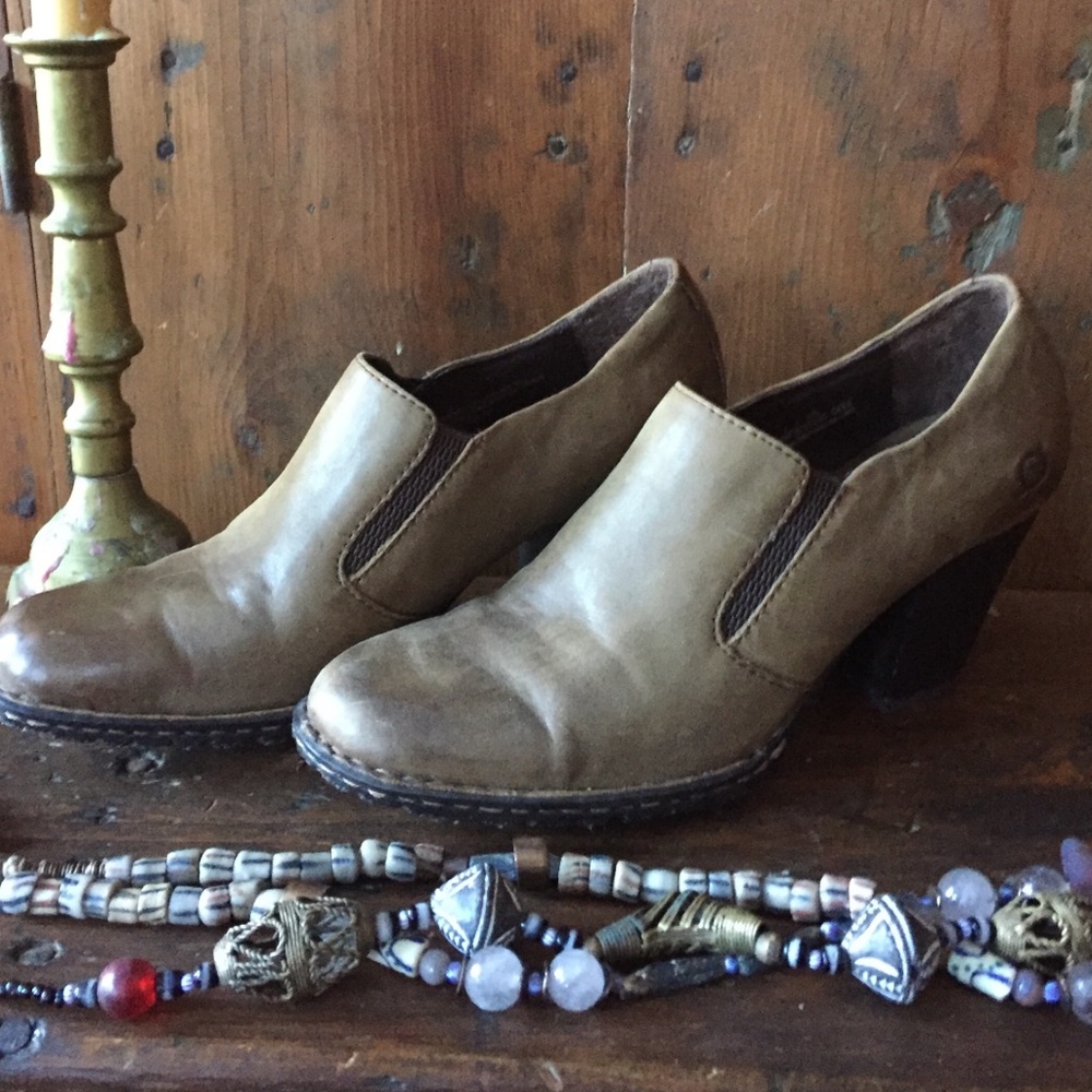 🌞🌛✨Born Brown Leather Shoes Booties Shooties 7